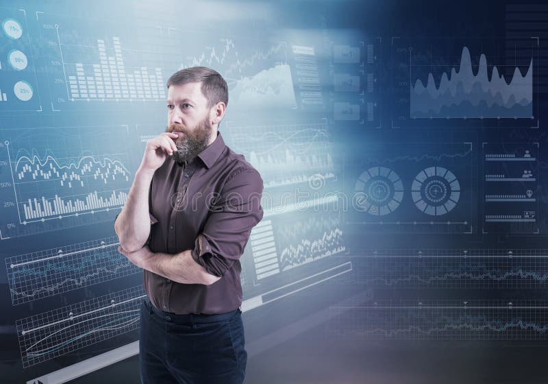 Una condizione di pensiero dell'uomo d'affari contro grafici finanziari astratti sui precedenti fotografia stock Una condizione di pensiero dell'uomo d'affari contro grafici finanziari astratti sui precedenti fotografia stock