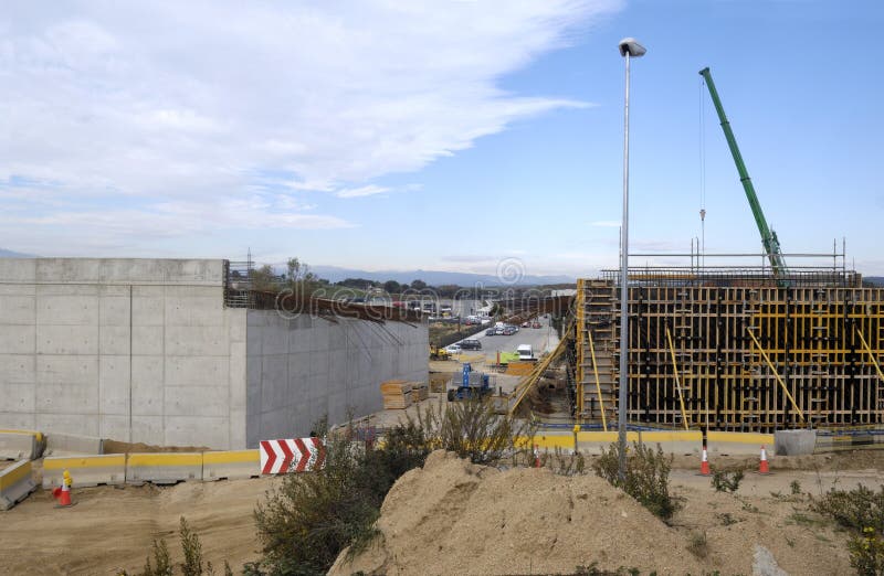 Una construcción de un puente en la carretera