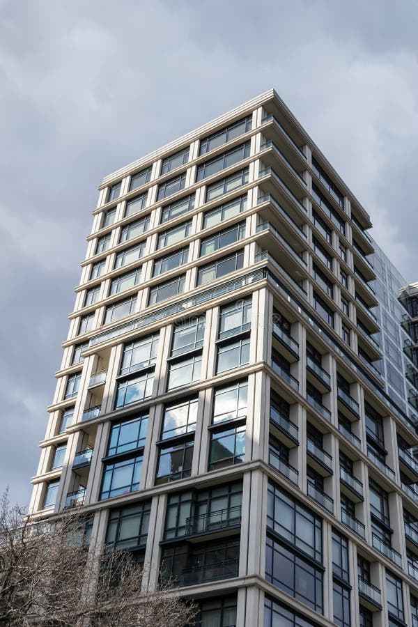 Una costruzione di appartamento moderna sul Eastside superiore di Manhattan, New York, NY, U.S.A. fotografie stock Una costruzione di appartamento moderna sul Eastside superiore di Manhattan, New York, NY, U.S.A. fotografie stock