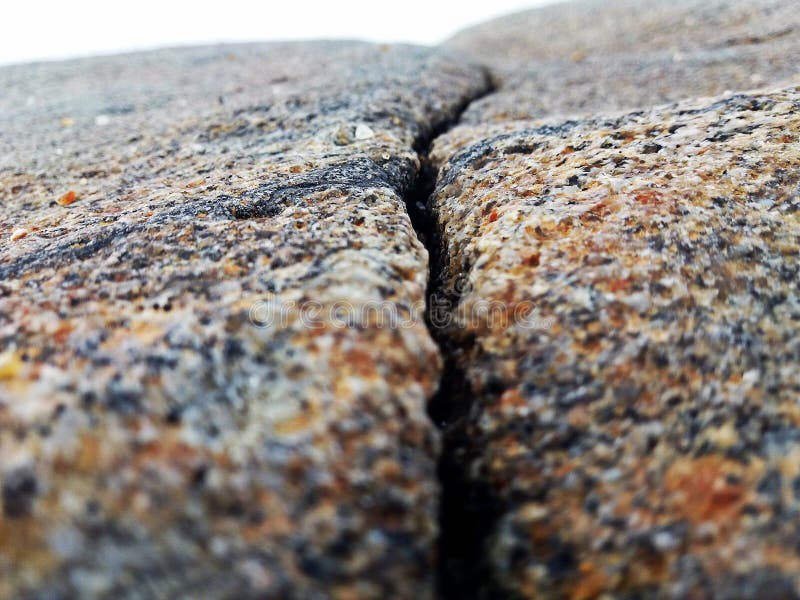 Crepa in Scogliere Rosse Della Roccia Nella Gola Dell'insenatura Del