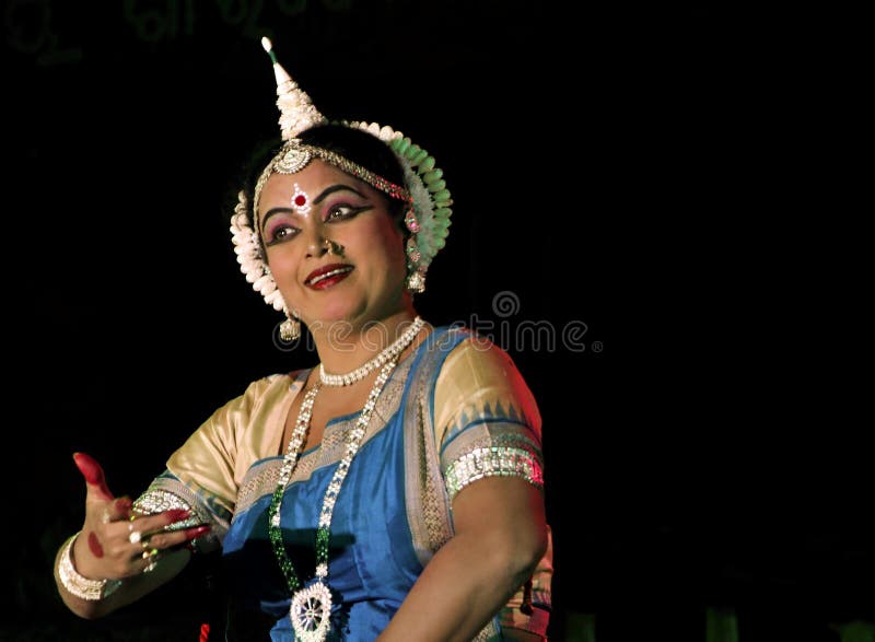 Una ejecución experimentada del bailarín de Odissi imagen de archivo Una ejecución experimentada del bailarín de Odissi imagen de archivo