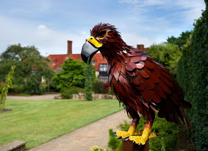 Una escultura de un águila en Wisley, Surrey imágenes de archivo libres de regalías Una escultura de un águila en Wisley, Surrey imágenes de archivo libres de regalías