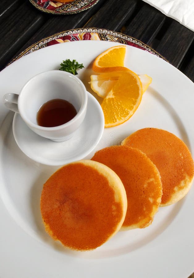 Crepes para el desayuno imagen de archivo Crepes para el desayuno imagen de archivo