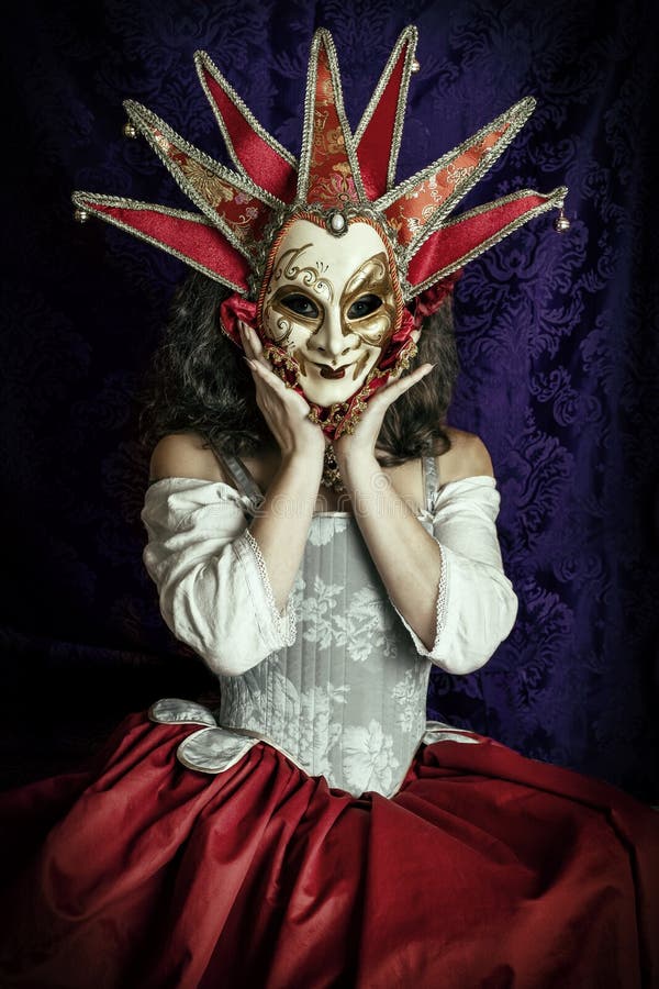 Donna sexy con maschera di carnevale - Foto Stock: Foto, Immagini ©  Petunyia 99506068