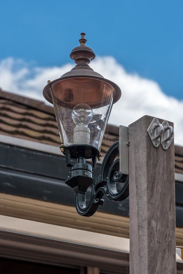Una lampada del LED su un palo fotografie stock Una lampada del LED su un palo fotografie stock