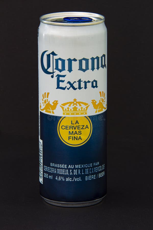 Una Lata Aislada De Cerveza Corona Extra Sobre Fondo Negro Foto de archivo  editorial - Imagen de alberta, helada: 186157983
