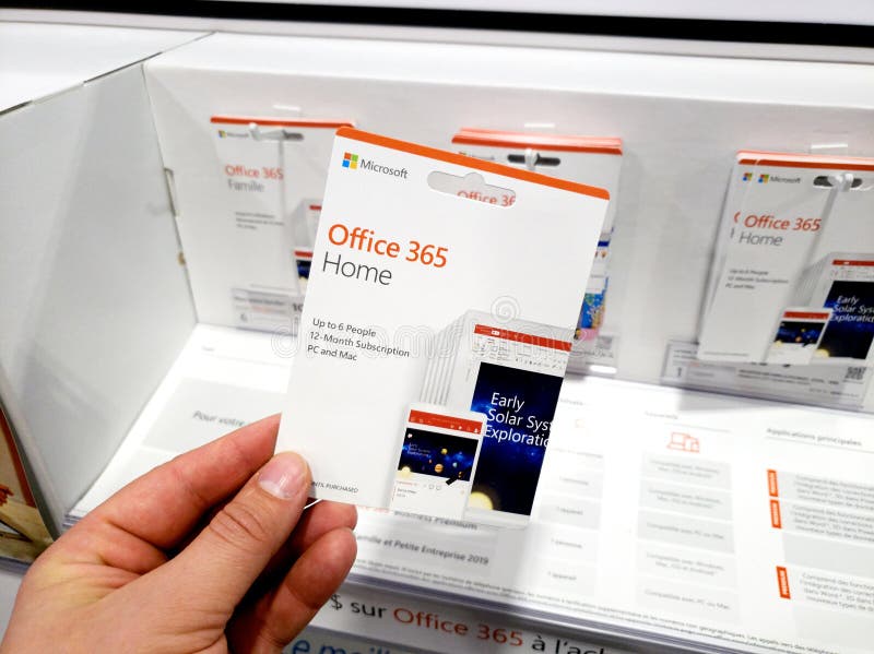 Una Mano Que Contiene Microsoft Office 365 Home Foto editorial - Imagen de  contenido, licencia: 168169701