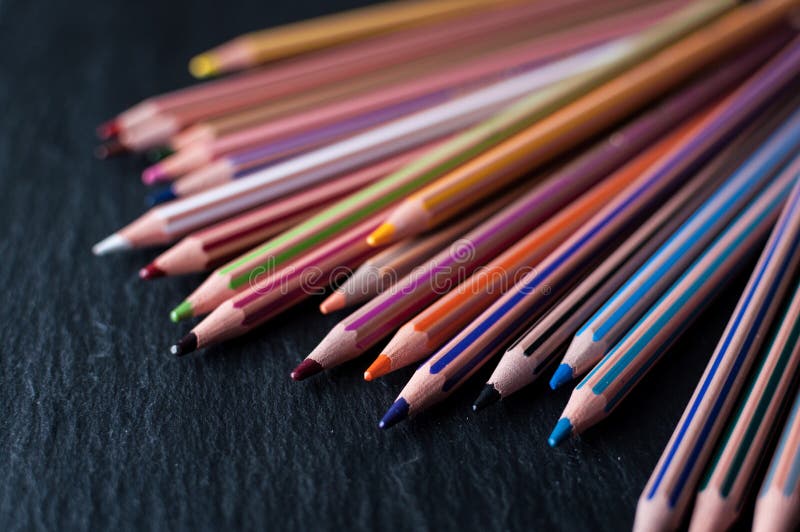 Una matrice delle matite colorate fotografie stock libere da diritti Una matrice delle matite colorate fotografie stock libere da diritti
