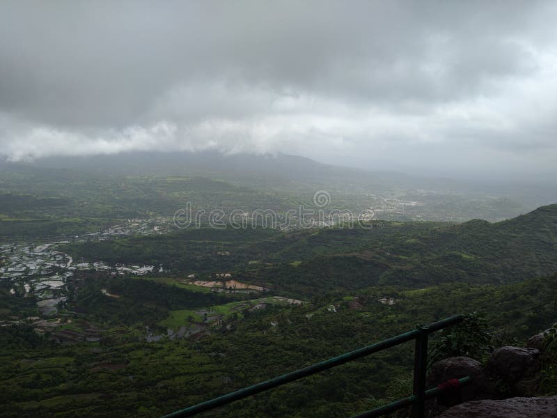 Una montaña en la cúspide occidental ghats su cima situada en una elevación de 1646 metros 500 pies
