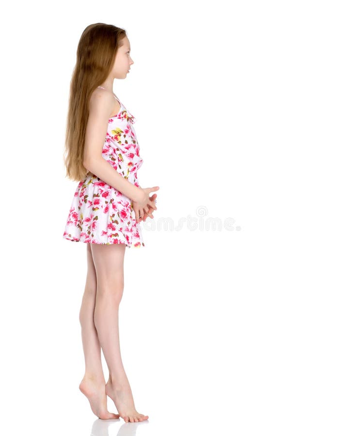 Una Niña En Un Vestido Corto Verano Foto archivo - Imagen de hija: 126046730