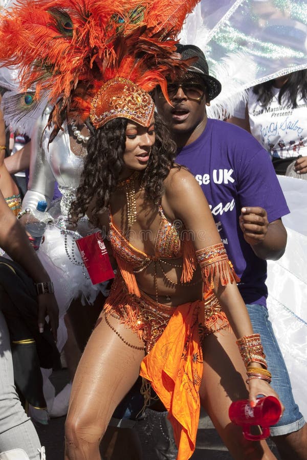 Una obscuridad en alineada azul en el carnaval de Notting Hill fotos de archivo