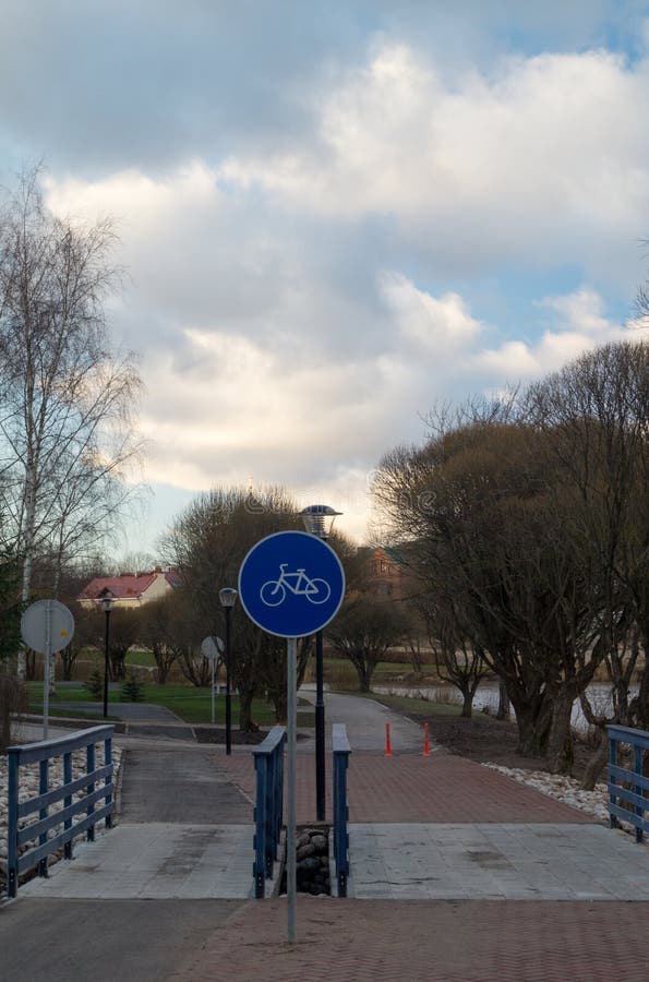 immagini di una pista di biciclette circolare