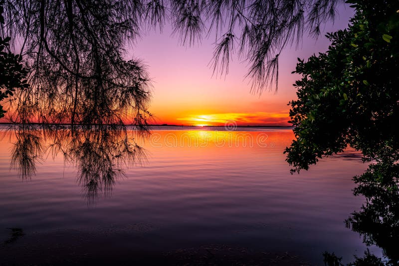 Una Espectacular Puesta de Sol en la Bahía imágenes de archivo libres de regalías