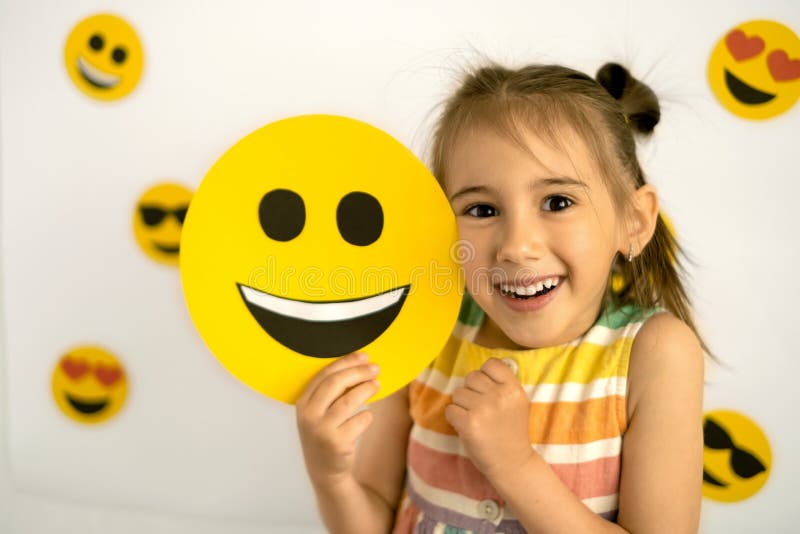 Toppa Ricamata Sorriso Di Emoji Fotografia Stock - Immagine di