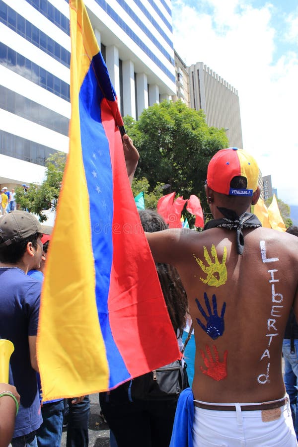 Una reunión contra el régimen dictatorial de Maduro en Caracas Venezuela muestra los partidarios de Guaido que se ofrecen volunta