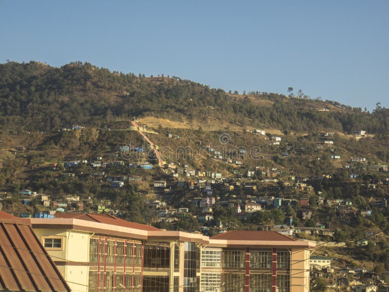 Una situación de aldea donde se ubica área ajustada de colinas en el estado de Chin Myanmar foto de archivo libre de regalías