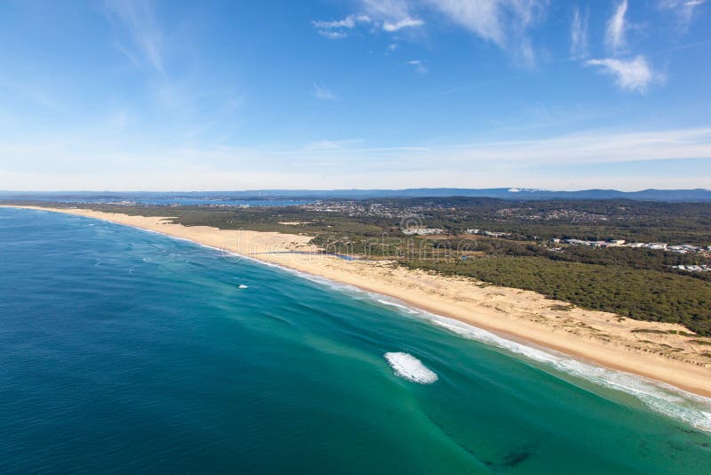 Una spiaggia da nove miglia - spiaggia di Readhead - Newcastle Australia fotografia stock Una spiaggia da nove miglia - spiaggia di Readhead - Newcastle Australia fotografia stock