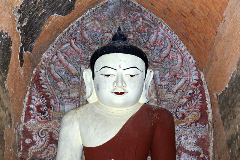 Una statua antica di Buddha immagine stock Una statua antica di Buddha immagine stock
