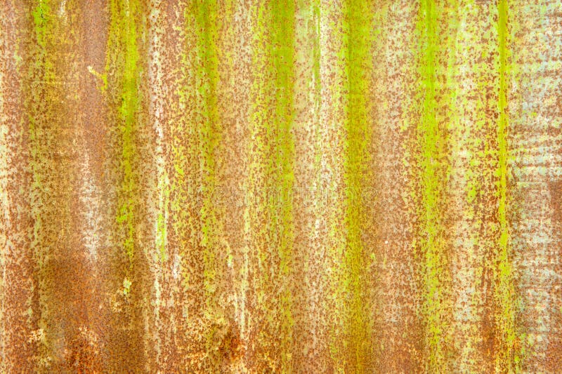 Una struttura arrugginita del metallo del ferro ondulato. fotografia stock Una struttura arrugginita del metallo del ferro ondulato. fotografia stock
