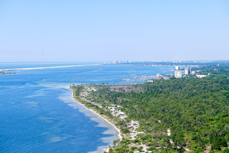 Una Vista Aérea De La Bahía De Pensacola, FL Los .U. Con La Llave De  Perdido En El Fondo Imagen de archivo - Imagen de golfo, hermoso: 148903345