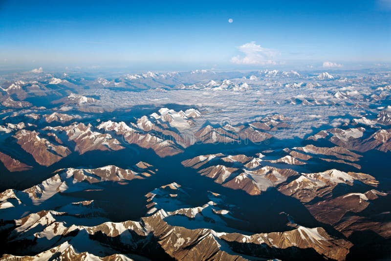 Una vista aerea di neve ladden l'Himalaya occidentale, Ladakh-India fotografia stock libera da diritti Una vista aerea di neve ladden l'Himalaya occidentale, Ladakh-India fotografia stock libera da diritti