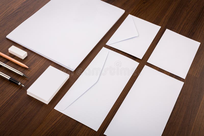 Unbelegte Schablone Bestehen Sie aus Visitenkarten, Briefkopf a4, Stift, e stockfotos Unbelegte Schablone Bestehen Sie aus Visitenkarten, Briefkopf a4, Stift, e stockfotos