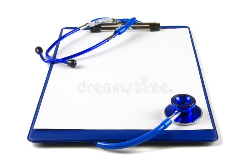 Unbelegtes Klemmbrett mit Stethoskop stockfoto