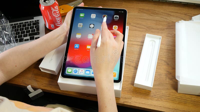 New iPad 2019 - 10.2” - Gold (7th Generation) - 32gb - Unboxing