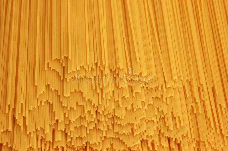 Uncooked spaghettis