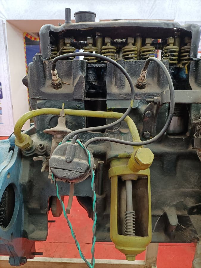 Understanding the Inner Workings of a Classic Internal Combustion Engine System stock image