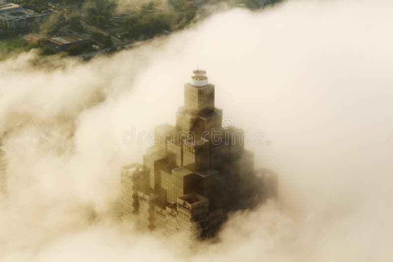 Undeutlich gemacht durch Wolken stockbilder Undeutlich gemacht durch Wolken stockbilder