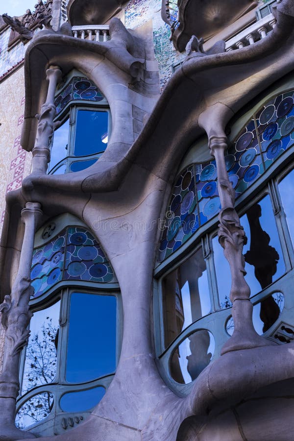Une des créations de la maison de Gaudi Casa Batllo d'architecte pendant la construction de cette maison, l'architecte a dessiné photos libres de droits Une des créations de la maison de Gaudi Casa Batllo d'architecte pendant la construction de cette maison, l'architecte a dessiné photos libres de droits