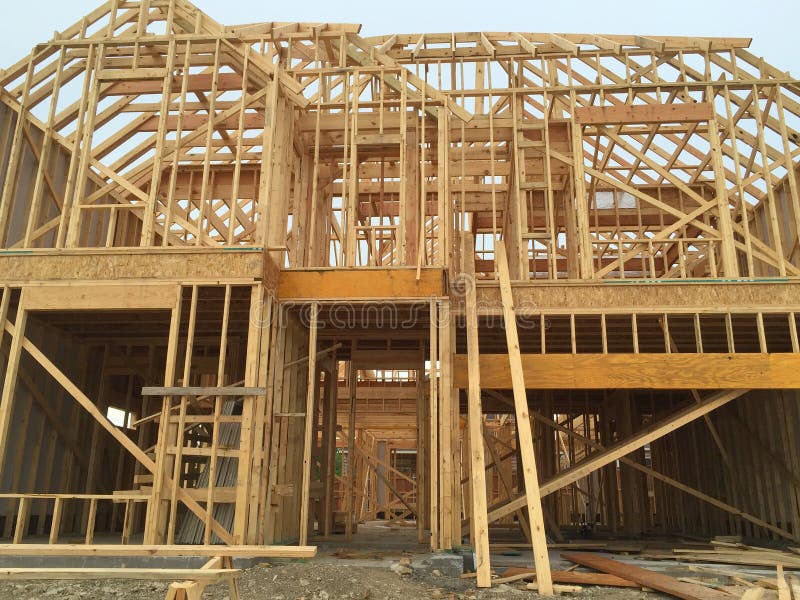 Une grande nouvelle maison en construction photographie stock Une grande nouvelle maison en construction photographie stock