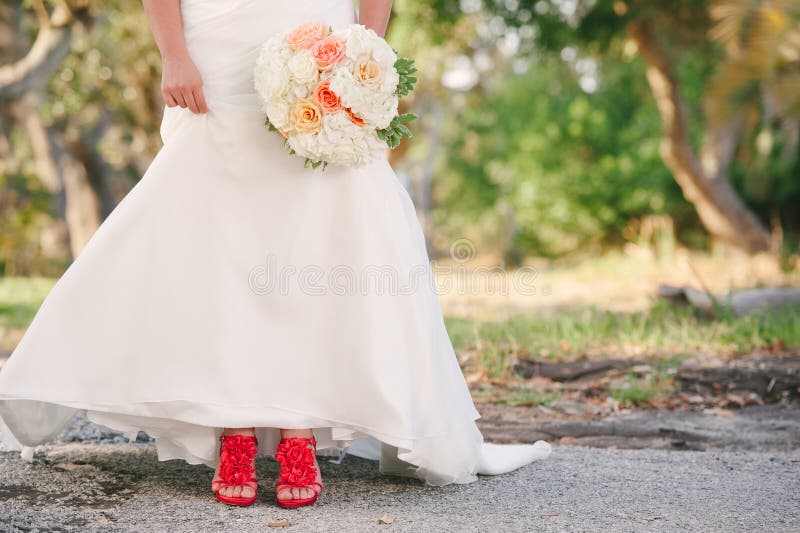 mariée chaussures rouges