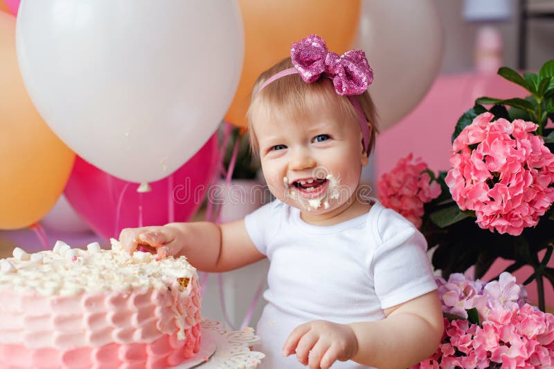 L Effondrement Du Gateau Enfant Mange Le Gateau Coccinelle De Costume Image Stock Image Du Celebrations Gateau L Effondrement Du Gateau Enfant Mange Le Gateau Coccinelle De Costume Image Stock Image Du Celebrations Gateau