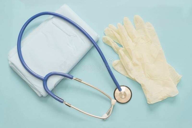 Une photo de ci-dessus du phonendoscope ou le stéthoscope et une serviette pour les buts diagnostiques de COPD, DIS pulmonaire ob photos libres de droits Une photo de ci-dessus du phonendoscope ou le stéthoscope et une serviette pour les buts diagnostiques de COPD, DIS pulmonaire ob photos libres de droits