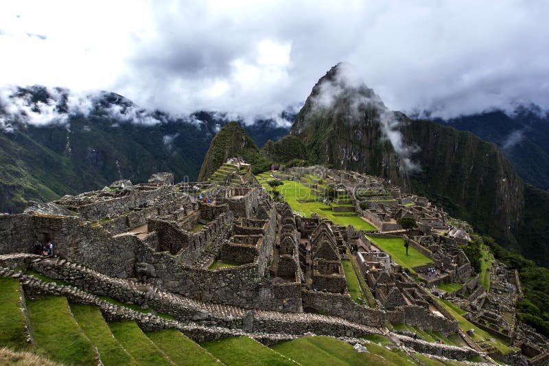 Une section des ruines antiques chez Machu Picchu au Pérou photographie stock libre de droits Une section des ruines antiques chez Machu Picchu au Pérou photographie stock libre de droits