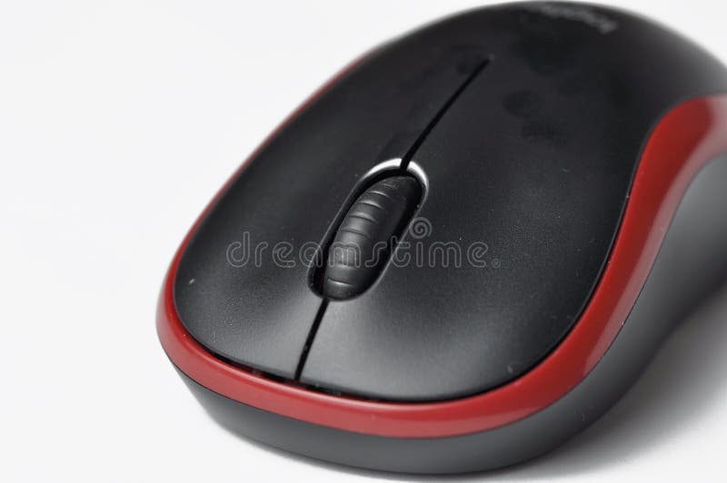 Une souris sans fil pour un ordinateur d'isolement sur un fond blanc Copiez l'espace photographie stock Une souris sans fil pour un ordinateur d'isolement sur un fond blanc Copiez l'espace photographie stock