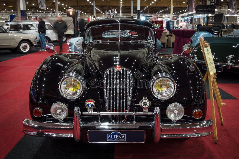 Une voiture de sport Jaguar XK140 Coupe, 1956 images stock Une voiture de sport Jaguar XK140 Coupe, 1956 images stock