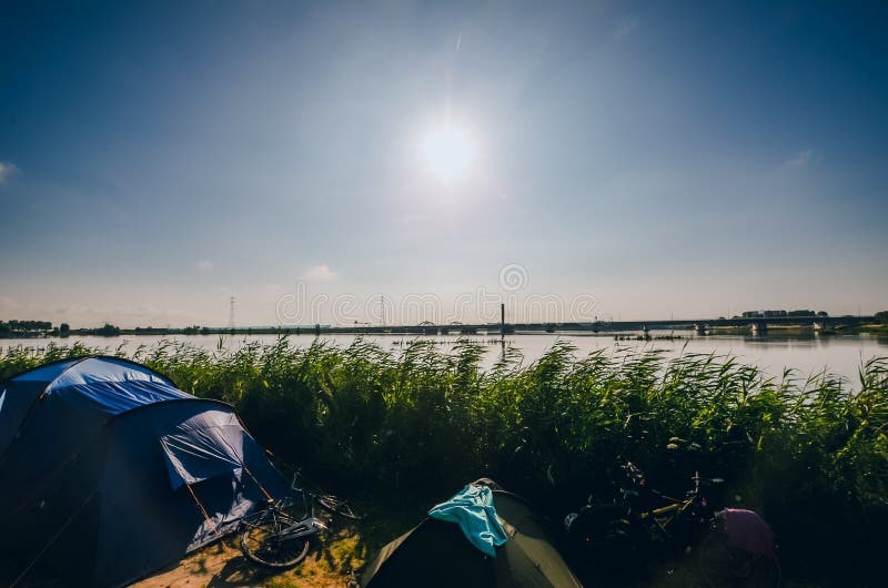 Une vue du lever de soleil au-dessus de la mer à Amsterdam photographie stock libre de droits Une vue du lever de soleil au-dessus de la mer à Amsterdam photographie stock libre de droits