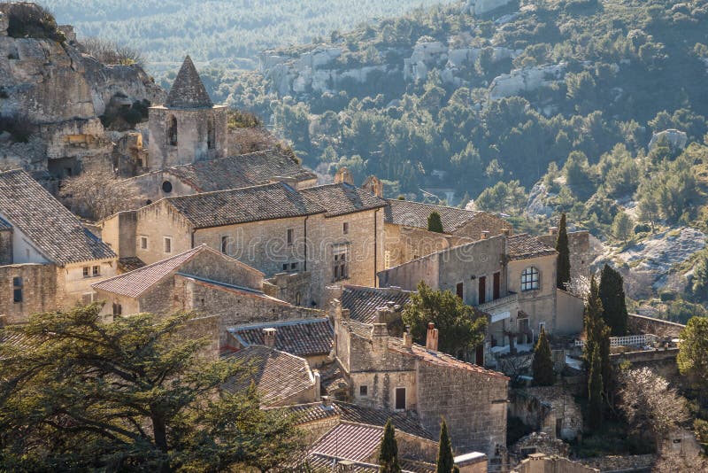 Une vue sur le village pittoresque Les Baux-De-Provence