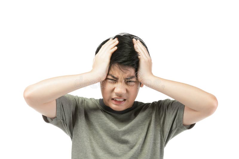 Ung asiatisk pojke ?ver vit bakgrund, att vara upprivet; ha ett emotionellt d?ligt hum?r royaltyfri bild Ung asiatisk pojke ?ver vit bakgrund, att vara upprivet; ha ett emotionellt d?ligt hum?r royaltyfri bild