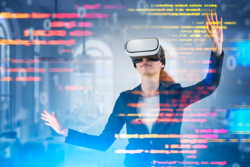 Ung kvinna i VR-h arkivbild Ung kvinna i VR-h arkivbild