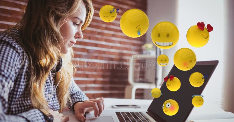 Ung kvinna som använder bärbara datorn medan emojis som över flyger royaltyfri illustrationer Ung kvinna som använder bärbara datorn medan emojis som över flyger royaltyfri illustrationer
