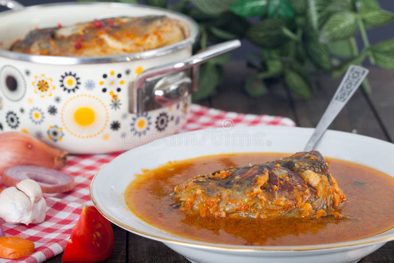 Ungarische Fischsuppe In Der Platte Stockfoto - Bild von eintopf, suppe ...