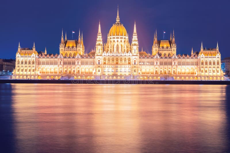 Get a 29.000 second budapest parliament at night shot stock footage at 23.98fps. Budapest Parlament Nacht : Budapest Bis Zum Nacht, Hundarian-Parlament Stockbild ...