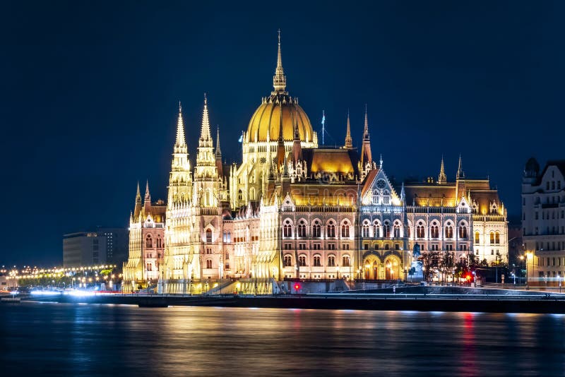 Ungarisches Parlaments-Gebäude nachts, Budapest, Ungarn lizenzfreie stockfotos Ungarisches Parlaments-Gebäude nachts, Budapest, Ungarn lizenzfreie stockfotos