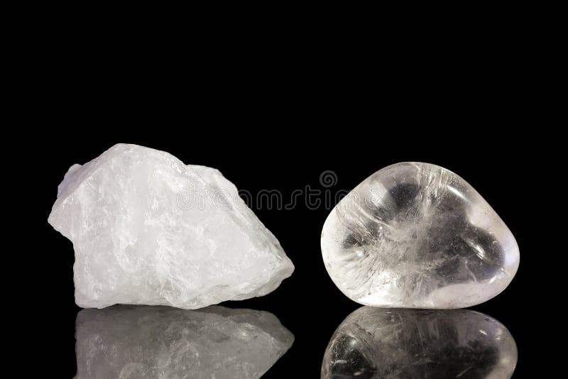 Ungeschnittenen und des Sturzes Vollenden des Schwingquarzes, stockbild Ungeschnittenen und des Sturzes Vollenden des Schwingquarzes, stockbild