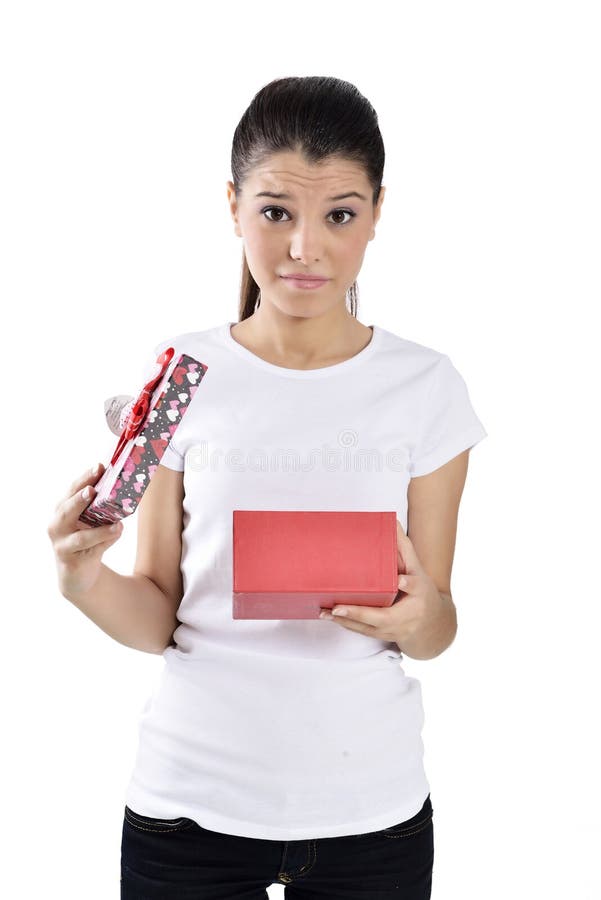 Unglückliche junge Frau mit Geschenkboxen
