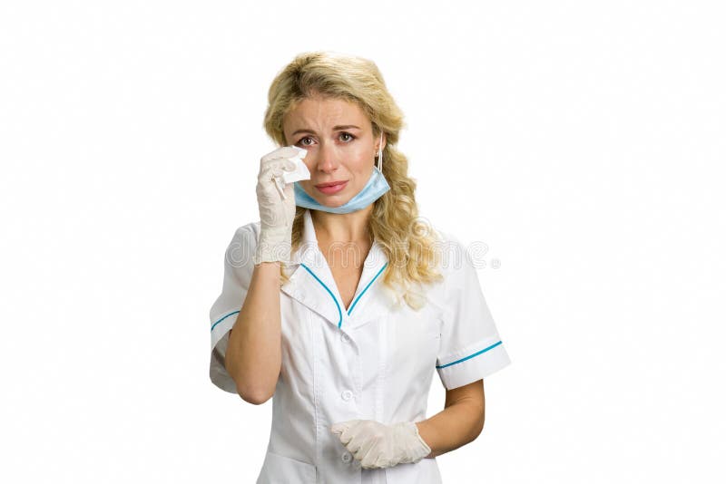 Врач угрожает. Плачущая медсестра. Медсестра плачет. Удивленная медсестра. Женщина грустная у доктора.